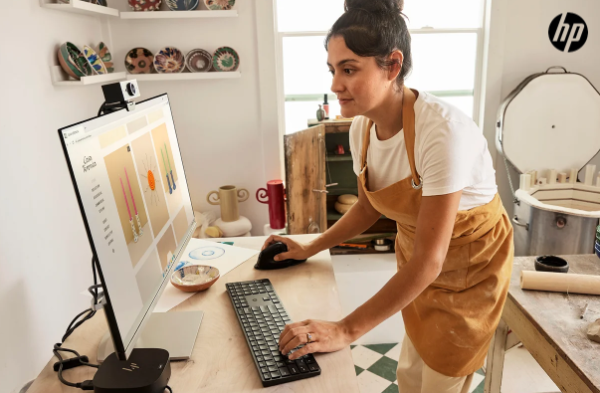 Homepage banner met logo 603x395